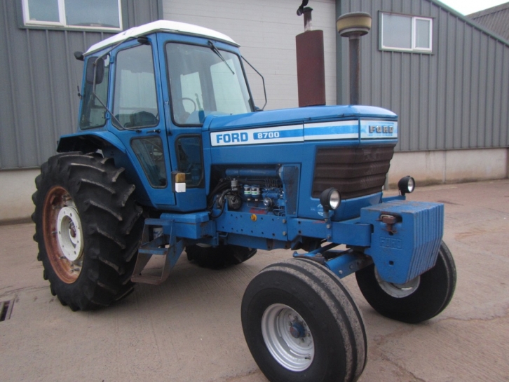 Ford 8700
