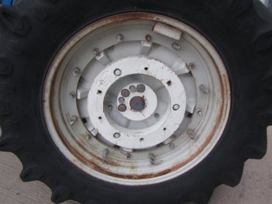 Ford 8700