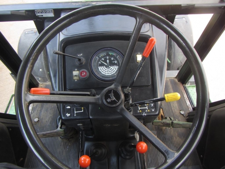 John Deere 2140