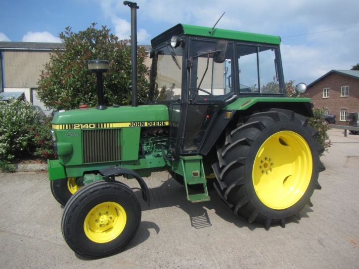 John Deere 2140