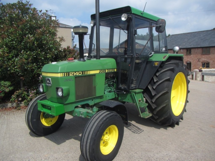 John Deere 2140