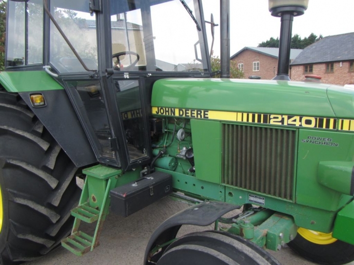 John Deere 2140