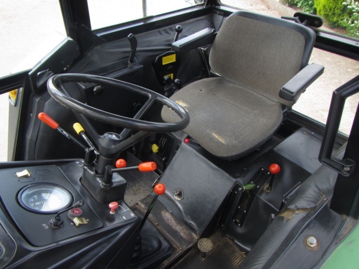 John Deere 2140