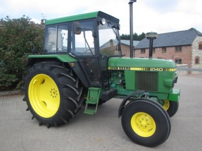 John Deere 2140