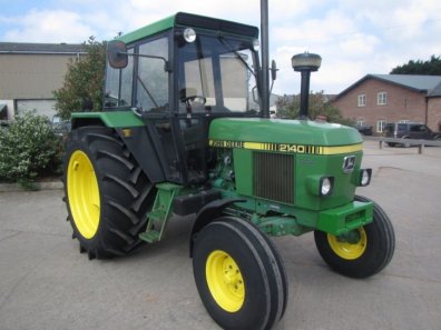 John Deere 2140