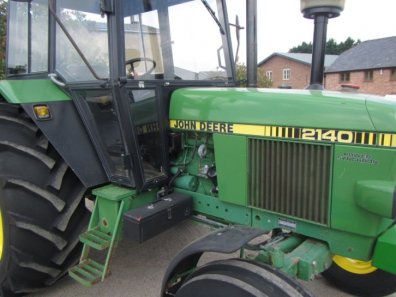 John Deere 2140