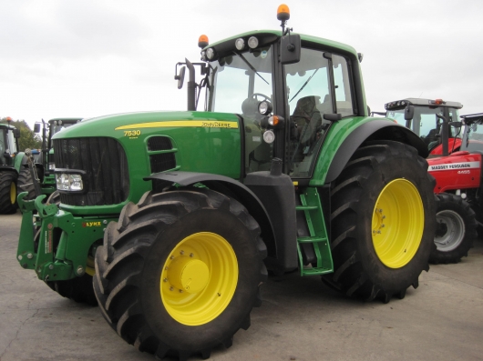 John Deere 7530