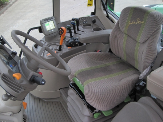John Deere 7530
