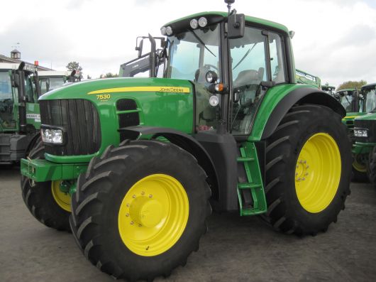 John Deere 7530