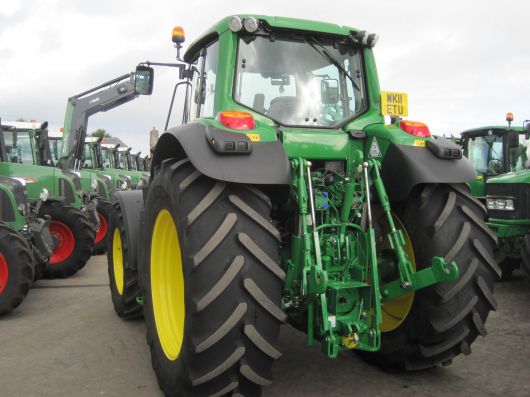 John Deere 7530