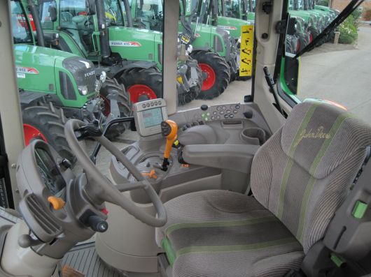 John Deere 7530