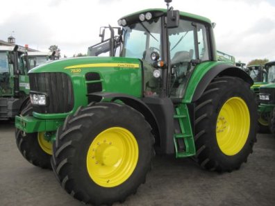 John Deere 7530