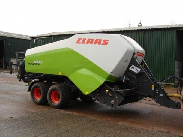 Claas Quadrant 3200 baler