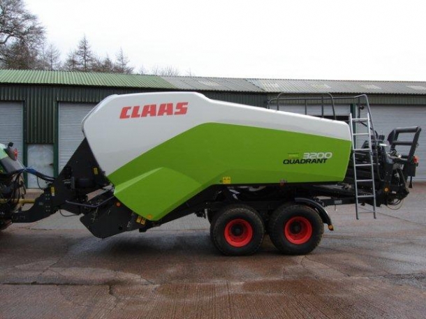 Claas Quadrant 3200 baler