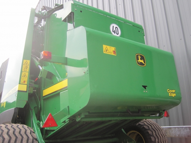 John Deere 582 baler
