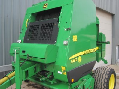 John Deere 582 baler