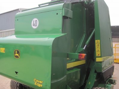 John Deere 582 baler