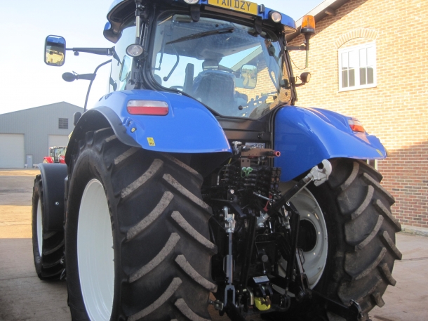 New Holland T6090