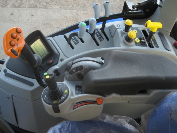 New Holland T6090