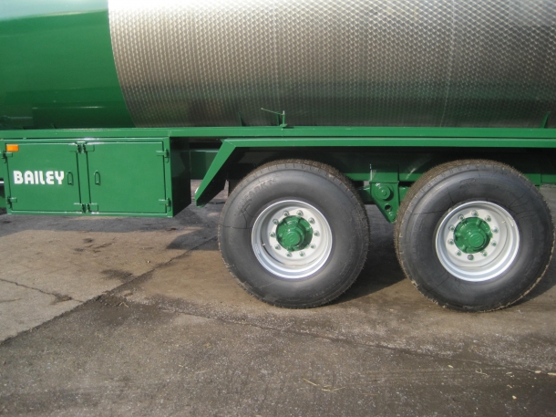 Bailey stainless steel insulated tanker