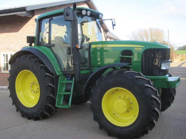 John Deere 6930
