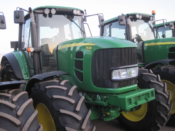 John Deere 7530
