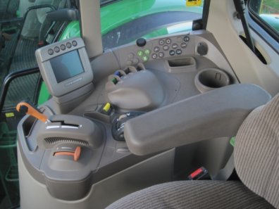 John Deere 7530