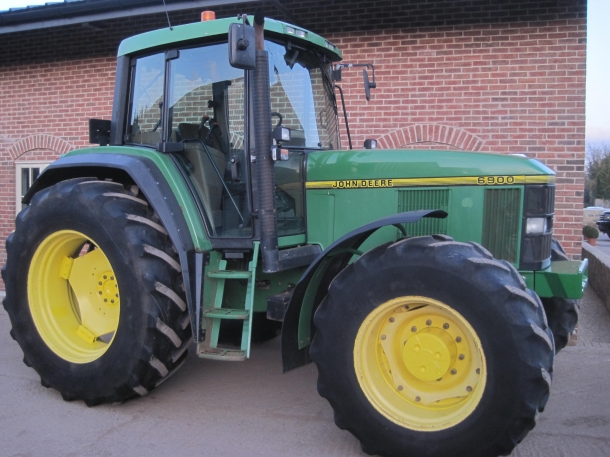 John Deere 6900