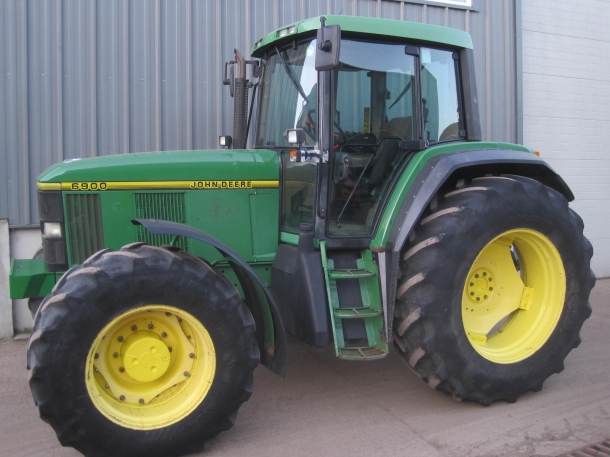 John Deere 6900