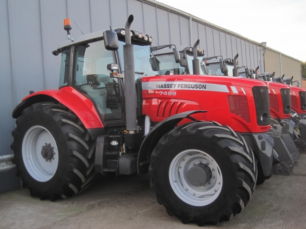 Massey Ferguson 7499