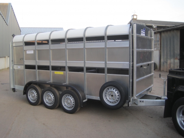 Ifor Williams TA510G3-14 tri-axle trailer