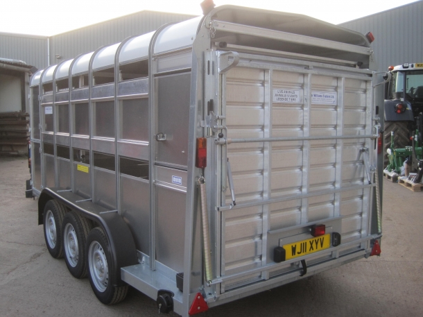 Ifor Williams TA510G3-14 tri-axle trailer
