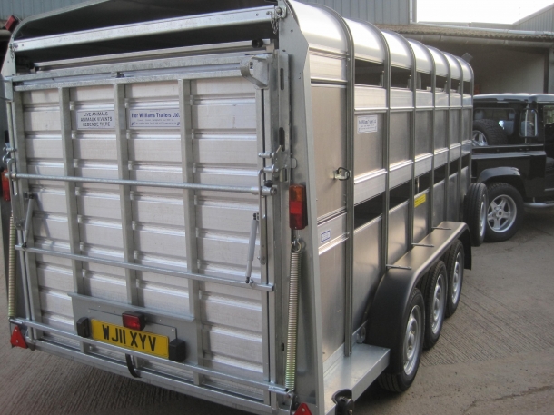 Ifor Williams TA510G3-14 tri-axle trailer