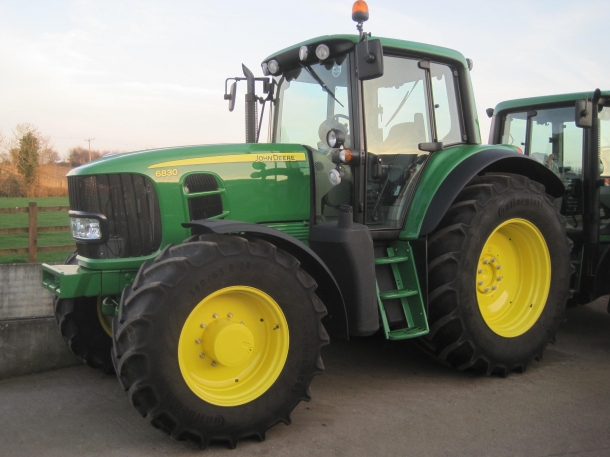 John Deere 6830
