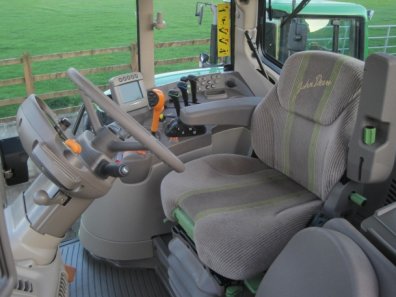 John Deere 6830