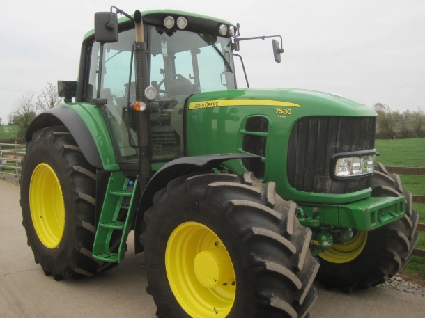 John Deere 7530