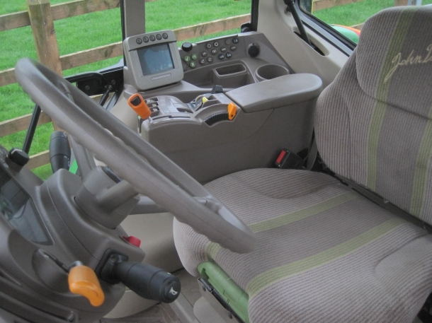 John Deere 7530