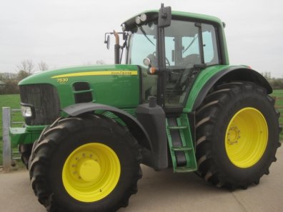 John Deere 7530