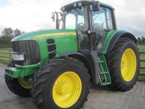 John Deere 7530