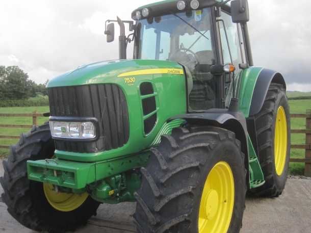 John Deere 7530
