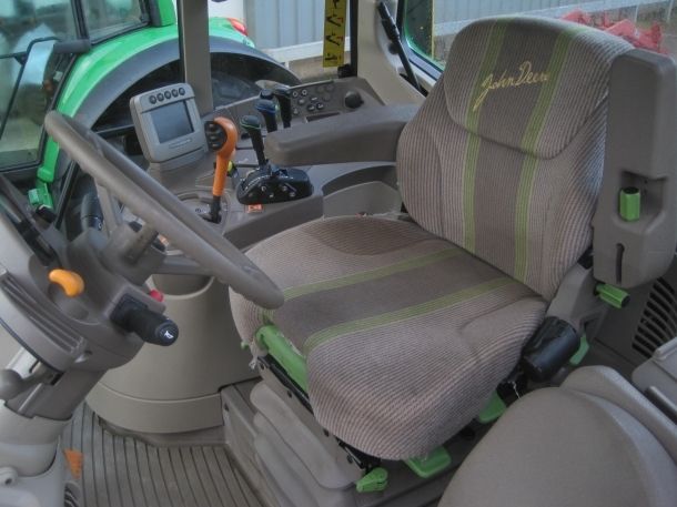 John Deere 7530