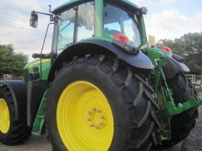 John Deere 7530