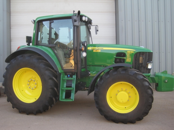 John Deere 6930