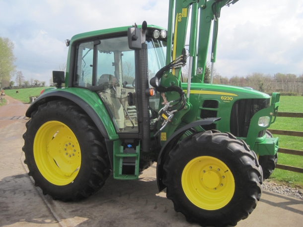 John Deere 6230