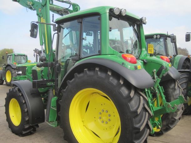 John Deere 6230