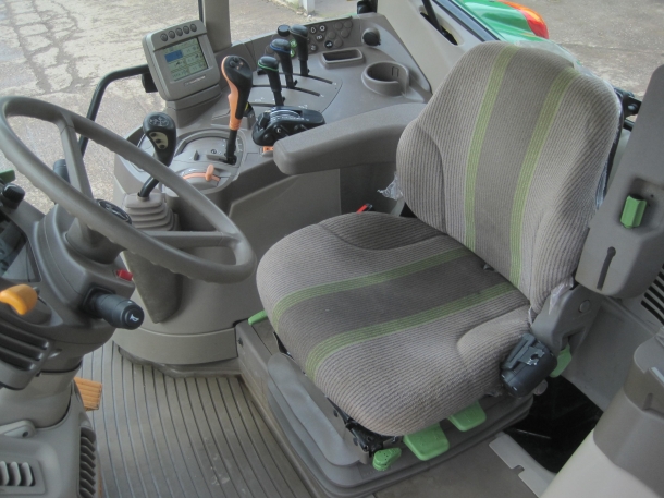 John Deere 6230
