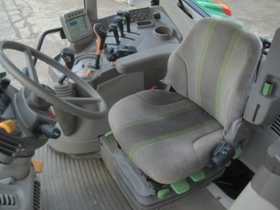 John Deere 6230
