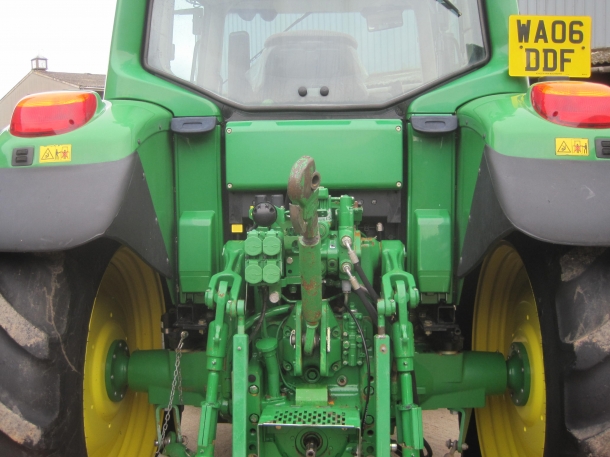 John Deere 6320