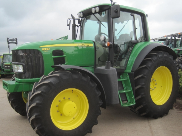 John Deere 6830