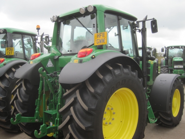 John Deere 6830
